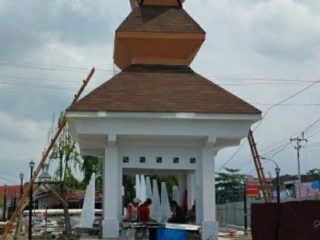 Anggota DPRD Medan dari Fraksi PDI Perjuangan, Daniel Pinem meminta Dinas Perumahan Pemukiman dan Penataan Ruang Kota Medan menambahkan kepala kerbau di gapura pintu masuk Kota Medan yang berada di Kecamatan Medan Tuntungan, tepatnya di Jalan Djamin Ginting.