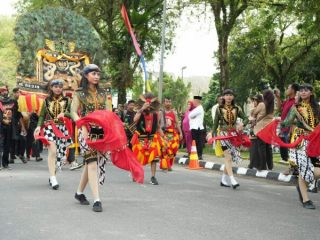 Salah satu peserta pawai ta'aruf MTQ Kota Medan menampilkan kesenian Reog Ponorogo dan Kuda Lumping di Stadion Mini USU, Sabtu (25/2/2023). Foto:Dinas Kominfo Kota Medan