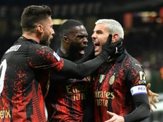 Pemain Milan merayakan gol pertama mereka ke gawang Atalata saat keduanya bentrok di San Siro, Senin (27/2/2023). Milan menang 2-0 dalam laga tersebut.Foto:reuters