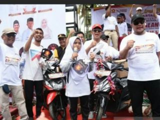 Kegiatan Jalan Sehat bersama Gus Irawan Pasaribu, Ketua DPD Partai Gerindra di Tapanuli Selatan (Tapsel) berjalan cukup meriah, peserta-nya menyemut.