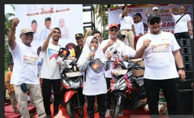 Kegiatan Jalan Sehat bersama Gus Irawan Pasaribu, Ketua DPD Partai Gerindra di Tapanuli Selatan (Tapsel) berjalan cukup meriah, peserta-nya menyemut.