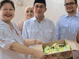 Dewan Pimpinan Daerah (DPD) Partai Gerindra Sumatera Utara (Sumut) membagikan susu dan bahan pangan pokok di Panti Asuhan Al Wasliyah, Gedung Johor dan Ismailiyah, Kota Medan, Jumat (3/2/2023).