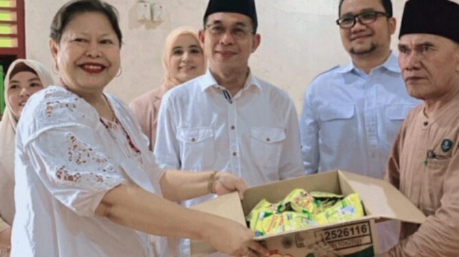 Dewan Pimpinan Daerah (DPD) Partai Gerindra Sumatera Utara (Sumut) membagikan susu dan bahan pangan pokok di Panti Asuhan Al Wasliyah, Gedung Johor dan Ismailiyah, Kota Medan, Jumat (3/2/2023).