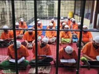 KPK memastikan hak para tahanan untuk menjalankan ibadah puasa di bulan Ramadan akan dipenuhi. Kegiatan salat Tarawih pun akan diadakan rutin selama Ramadan.