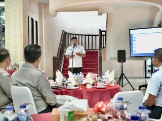 Walikota Medan, Bobby Nasution di sela sela penyerahan aplikasi LEV ke Poldasu di Kantor Walikota Medan, Rabu (1/3/2023). Foto: Dinas Kominfo Kota Medan