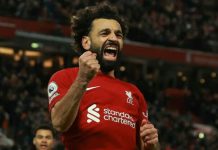 Penyerang Liverpool, M Salah meluapkan kegembiraanya usai menjebol gawang Wolves di Stadion Anfield, Kamis (2/3/2023) . Liverpool menang 2-0.foto:google