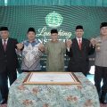Dirjen Pendis Kemenag Prof M Ali Ramdhani (dua dari kiri) dalam peresmian transformasi Sekolah Tinggi Agama Islam Al Karimiyah, Depok, menjadi Institut, Minggu (5/3/2023). Ali menyatakan pihaknya melakukan moratorirum PTKIS baru tahun ini.(kaldera/kemenag)