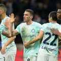Para pemain Inter Milan merayakan gol Mkhitaryan ke gawang Lecce di Stadion San Siro, Senin (6/3/2023). Inter menang 2-0 dalam laga tersebut. Foto:Reuters