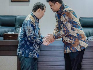 Walikota Medan, Bobby Nasution saat menerima Kepala BPK RI perwakilan Sumut di Balai Kota Medan, Kamis (9/3/2023).