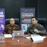 Dr Ahmad Feri Tanjung dari LKPP (kiri) dan Kasipenkum Kejatisu Yos A Tarigan berbicara dalam Jaksa Daring dengan tema P3DN.
