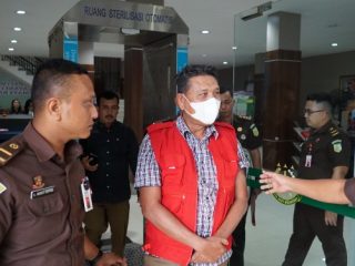 Tim Pidsus Kejaksaan Tinggi Sumatera Utara kembali menahan satu tersangka, yaitu mantan Pimpinan Cabang Bank Sumut Cabang Stabat IH, setelah sebelumnya Tim Pidsus Kejati Sumut menahan S selaku Direktur Utama PT PKA dan F selaku Kasi Pemasaran Bank Sumut Cabang Stabat.