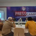 Pengamat Media dan Mantan Anggota Dewan Pers, Agus Sudibyo, memberikan paparannya dalam Press Camp KPI di Parapat, Simalungun.