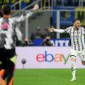 Pemain Juventus, F Kostic merayakan golnya ke gawang Inter Milan di Stadion San Siro, Senin (20/3/2023). Dalam laga ini Juventus menang 1-0.foto:Reuters