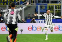 Pemain Juventus, F Kostic merayakan golnya ke gawang Inter Milan di Stadion San Siro, Senin (20/3/2023). Dalam laga ini Juventus menang 1-0.foto:Reuters