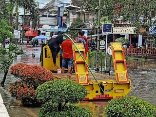 Kawasan Perumahan Taman Setia Budi Indah (Tasbih) 2, Kecamatan Medan Selayang tergenang air akibat meluapnya Sungai Sei Kambing, Senin (20/3/2023).
