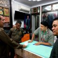 Anggota Komisi 3 DPRD Medan saat meninjau ruko yang merupakan aset Pemko Medan di Jalan Pandu Baru, Senin (20/3/2023).