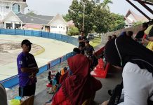 Ketua Umum DSILS, Bambang Sri Kurniawan sedang memberikan arahan kepada atlet binaan dan orang tua di acara punggahan dan doa bersama
