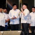 Walikota Medan, Bobby Afif Nasution didampingi Wakil Walikota Medan, Aulia Rachman berfoto bersama dengan Mantan Gubernur Sumut, Syamsul Arifin, mantan Walikota Medan Abdillah dan Rahudman Harahap di pembukaan Ramadhan Fair 2023,Selasa (28/3/2023). Foto: Dinas Kominfo Kota Medan