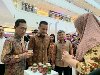 Anggota Komisi XI DPR RI Gus Irawan Pasaribu mengikuti pembukaan karya kreatif Sumatera Utara yang berlangsung 17 hingga 19 Maret 2023 di Atrium Selatan Medan Fair.