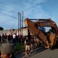 Alat berat terlihat di lokasi pembersihan lahan Velodrom di Jalan Willem Iskandar, Senin (13/3/2023).(kaldera/fr)