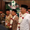 Prof Dr Muryanto Amin (kiri) bersama Mensesneg Prof Pratikno dan Ketum PBNU Yahya Cholil Staquf (kanan) dalam Rakernas LPTNU di Santika Dyandra Medan, Rabu (8/3/2023)