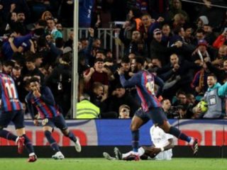 Klasemen Liga Spanyol mengalami perubahan setelah Barcelona menang dramatis atas Real Madrid dalam laga El Clasico di Camp Nou, Senin (20/3) dini hari WIB.