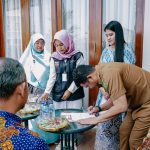 Walikota Medan, Bobby Nasution menerima kunjungan Coklit Komisioner KPU Medan dan pusat di kediaman pribadinya, Komplek Taman Setia Budi Indah, Selasa (7/3/2023). (Istimewa)
