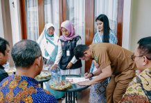 Walikota Medan, Bobby Nasution menerima kunjungan Coklit Komisioner KPU Medan dan pusat di kediaman pribadinya, Komplek Taman Setia Budi Indah, Selasa (7/3/2023). (Istimewa)