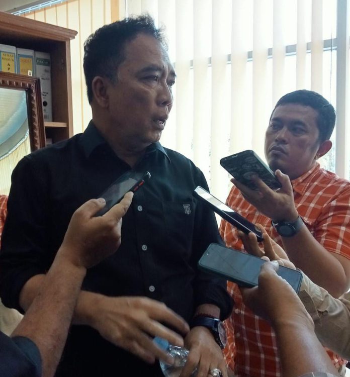 Anggota Komisi 4 DPRD Medan, Hendra DS menegaskan, pihaknya banyak mendapat laporan adanya dugaan sejumlah bangunan berdiri tanpa izin di kawasan Pelabuhan Belawan.