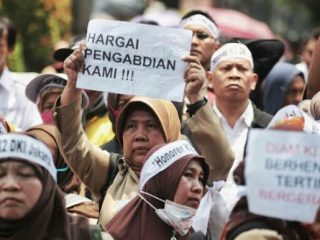 Menteri Pendayagunaan Aparatur Negara dan Reformasi Birokrasi (Menpan-RB) Abdullah Azwar Anas memastikan tidak akan ada pemutusan hubungan kerja (PHK) terhadap tenaga honorer.
