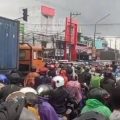 Kemacetan parah di Jalan Medan Binjai Kilometer 9.5 Simpang kampung Lalang, Kecamatan Medan Sunggal, Kota Medan, kerap dirasakan pengguna jalan, Senin (27/3/2023).