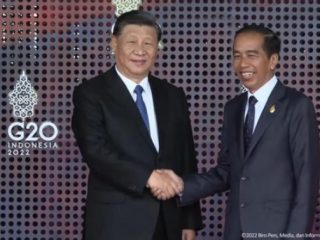 Xi Jinping resmi ditetapkan sebagai Presiden China untuk periode ketiganya. Presiden Joko Widodo (Jokowi) mengucapkan selamat kepada Xi.