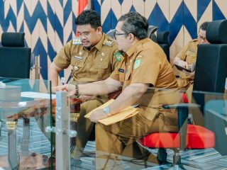Walikota Medan, Bobby Nasution dalam roadshow daring bersama Menko Pembangunan Manusia dan Kebudayaan (PMK) Muhadjir Effendy terkait percepatan penurunan stunting dan penghapusan kemiskinan ekstrem di kabupaten/kota di Sumatera Utara