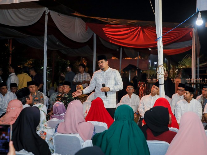 Walikota Medan, Bobby Afif Nasution saat melakukan Safari Ramadan di Kelurahan Kemenangan Tani, Kecamatan Medan Tuntungan, Senin (3/4/2023). Foto:Dinas Kominfo Kota Medan