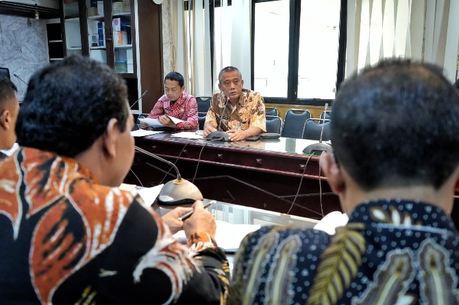 Rapat pembahasan usulan PUD Pasar Kota Medan terksit pembentukan anak perusahaan di Kantor Walikota Medan, Kamis (6/4/2023)
