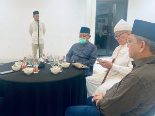 Ketua Kadin Sumut Firsal Ferial Mutyara saat memberikan sambutan di acara buka puasa bersama pengurus Kadin Sumut, kemarin di Arcadia Hall, Jl. Sei Petani Medan.