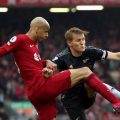 Pemain Arsenal dan Liverpool saling berebut bola saat keduanya bertemu di Stadion Anfield dalam lanjutan Liga Inggris, Minggu (9/4/2023). Kedua tim bermain imbang 2-2.foto:reuters