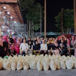 Puluhan lansia dan janda dhuafa berbuka puasa bersama dengan Relawan Gerakan Istiqomah Sedekah (GIS) di salah satu restauran di Kota Medan, Minggu (9/4/2023).