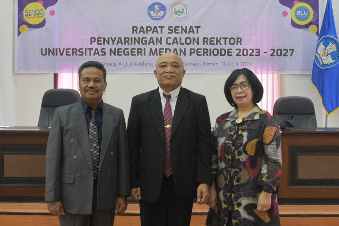 Prof Baharuddin (paling kiri) meraih suara terbesar dengan 46 suara senat dalam pemilihan calon Rektor Unimed 2023-2027.(kaldera/HO)