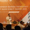 Plt Dirut Bank Sumut Hadi Sucipto memberikan paparannya pada sejumlah wartawan, kemarin.(kaldera/HO)