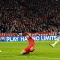 Penyerang Manchester City melepaskan tembakan ke arah gawang Bayern di leg kedua Liga Champions di Stadion Allianz Arena, Kamis (20/4/2023). Foto:Reuters