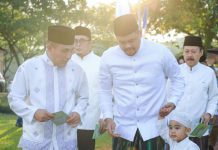 Gubsu Edy Rahmayadi bersama Walikota Medan, Bobby Nasution saat Shalat Ied di Taman Cadika, Medan, Sabtu (22/4/2023)