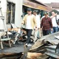 Wakil Ketua DPRD Medan, Ihwan Ritonga ketika meninjau korban kebakaran di Pulo Brayan, kemarin