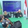 Ketua PW Al Washliyah Sumut, Dedi Iskandar Batubara (dua dari kanan) didampingi Ketua PD Al Washliyah Medan, Abdul Hafiz Harahap memberikan materi dalam Up Grading PC Al Washliyah se Kota Medan, di Setia Budi, Jumat (7/4/2023).