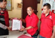 PAC PDIP Girsang Sipangan Bolon, Kabupaten Simalungun, Sumatera Utara (Sumut) mengadukan sebuah akun Facebook yang diduga menghina lambang partai.
