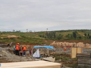 Pembangunan stadion di wilayah Siosar, Karo, Sumatera Utara menjadi sorotan. Hal ini karena stadion itu hingga kini belum bisa dipakai meski sudah menghabiskan banyak anggaran.