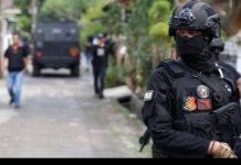 Densus 88 Anti Teror menangkap seorang pria terduga teroris. Pria yang diketahui berinisial Y (48) tersebut ditangkap di Kota Malang