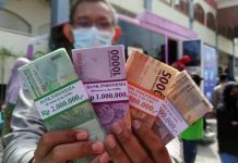 Menjelang hari raya, uang kartal terutama dalam pecahan kecil semakin meningkat. Bank Indonesia telah menggelar titik-titik penukaran uang di berbagai daerah serta menggandeng berbagai bank untuk distribusinya.