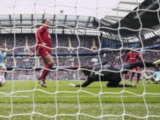 Juergen Klopp menilai Liverpool beruntung 'cuma' kebobolan empat gol melawan Manchester City. Menurut Klopp, City bisa saja menang lebih telak.