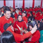 Walikota Medan, Bobby Nasution dalam suasana Peringatan Hari Buruh Internasional tingkat Kota Medan di Gelanggang Remaja, Jalan Sutomo, Senin (1/5/2023).